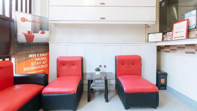 レッドドアーズ ニア NAIA ターミナル 1