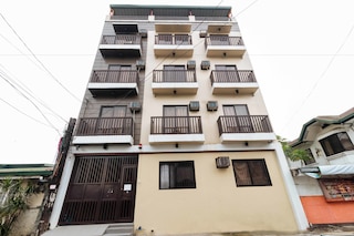 レッドドアーズ ニア NAIA ターミナル 1