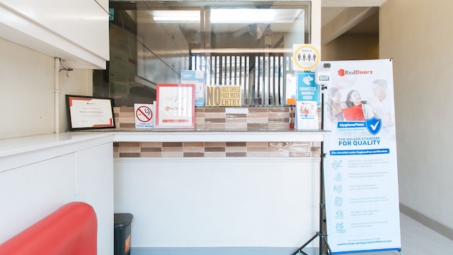 レッドドアーズ ニア NAIA ターミナル 1