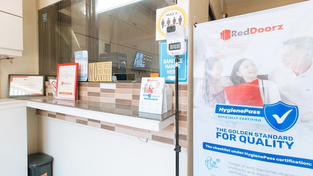 レッドドアーズ ニア NAIA ターミナル 1