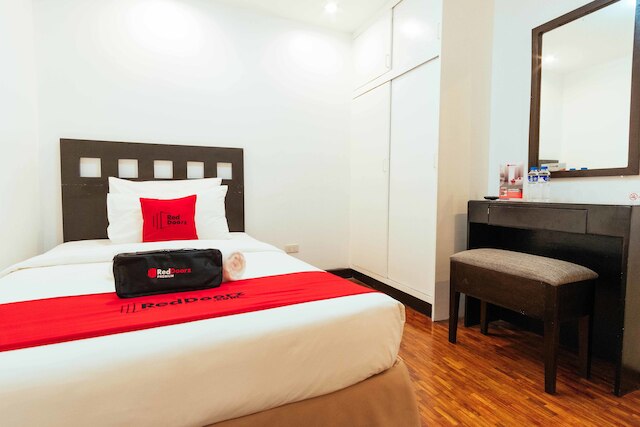 レッドドアーズ プレミアム ニア グリーンベルト マカティ