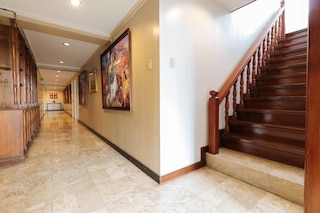 レッドドアーズ プレミアム ニア グリーンベルト マカティ