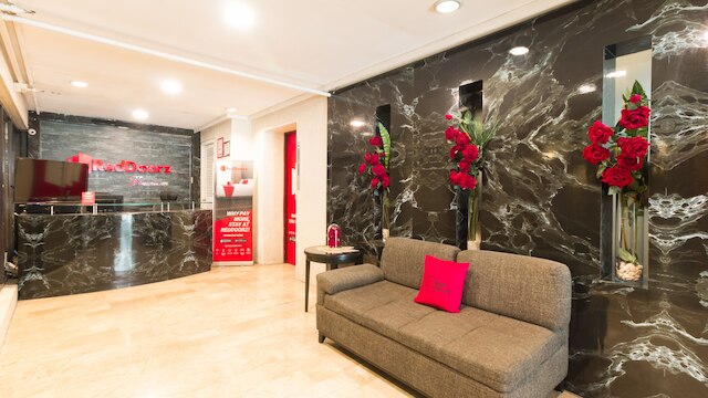 レッドドアーズ プレミアム ニア グリーンベルト マカティ