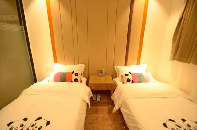 パンダ クラブ交通ユニバーシティ ブランチ