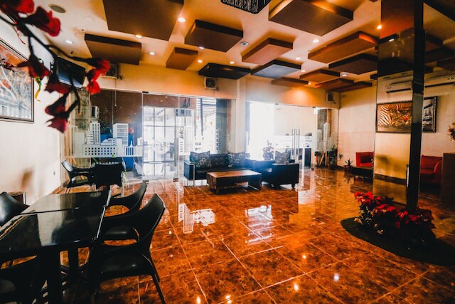 レッドドアーズ プラス ニア スルタン ハサヌディン エアポート