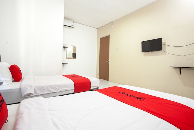 レッドドアーズ プラス ニア ギャラクシー モール