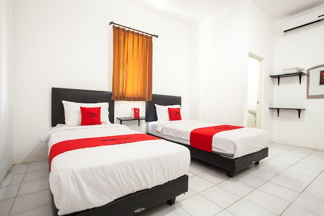 レッドドアーズ プラス ニア ギャラクシー モール