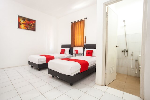 レッドドアーズ プラス ニア ギャラクシー モール