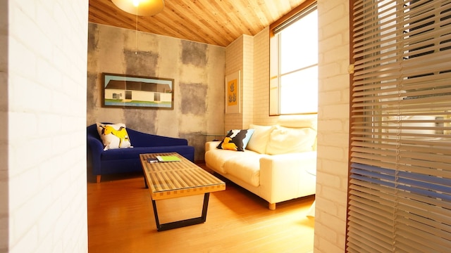 Tomato Takayama Station