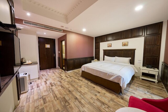 ザ ホワイトパリ