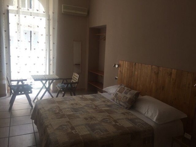 ネイプルズ トゥ リブ