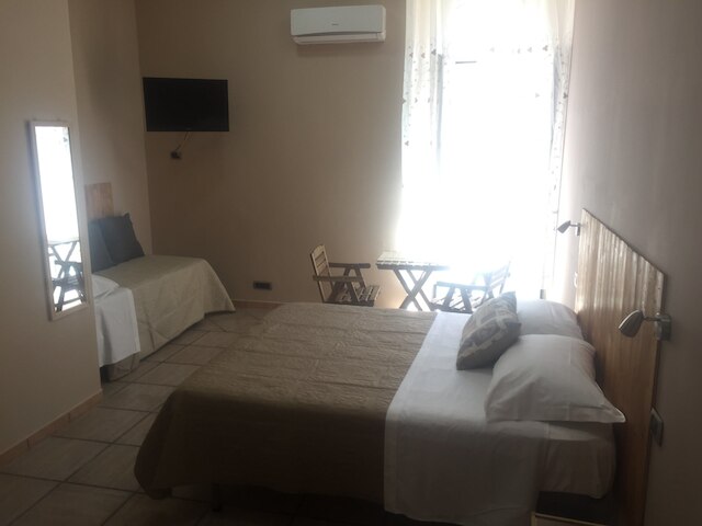 ネイプルズ トゥ リブ