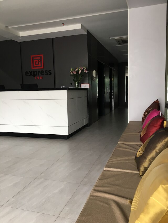 エクスプレス イン - オスメニャ