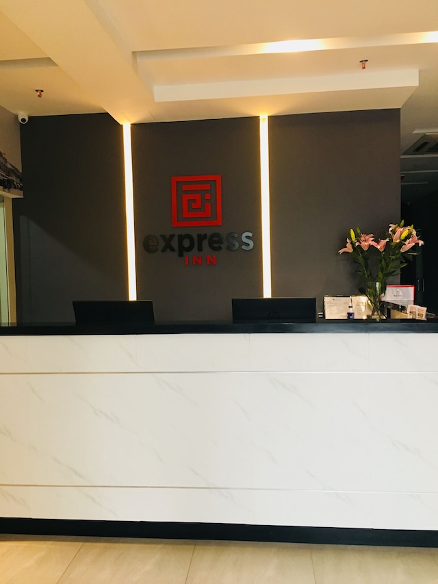 エクスプレス イン - オスメニャ