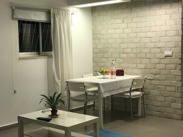 ベッドルーム 2 室、最高の立地、ビーチまで 1 分