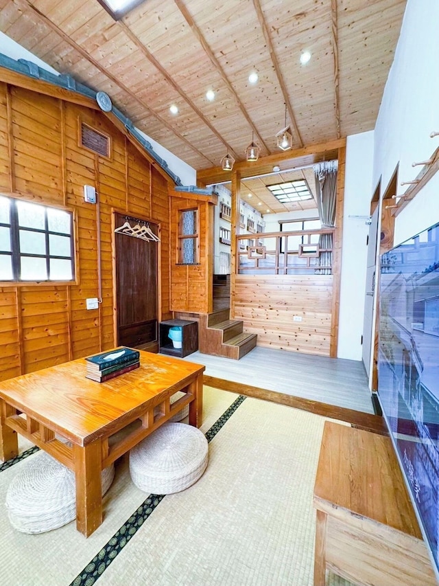 スロー タイナン ホームステイ