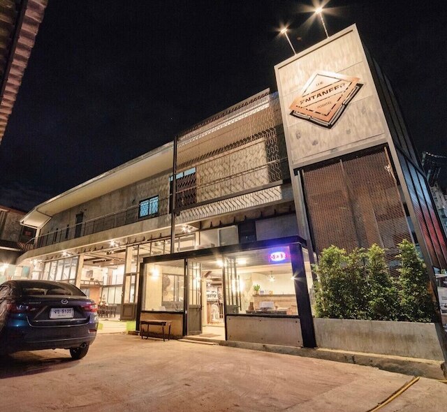 ザ エンタニーア ポッシュテル - ホステル