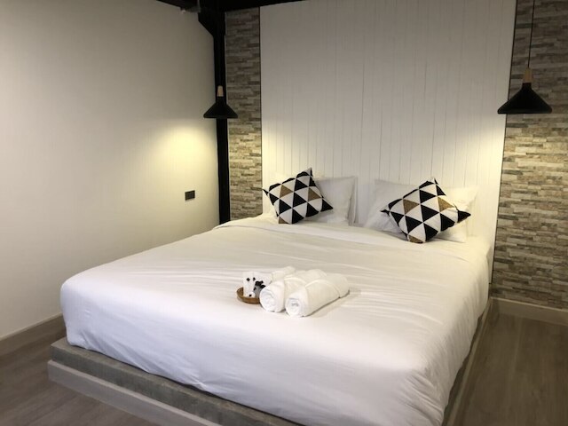 ザ エンタニーア ポッシュテル - ホステル