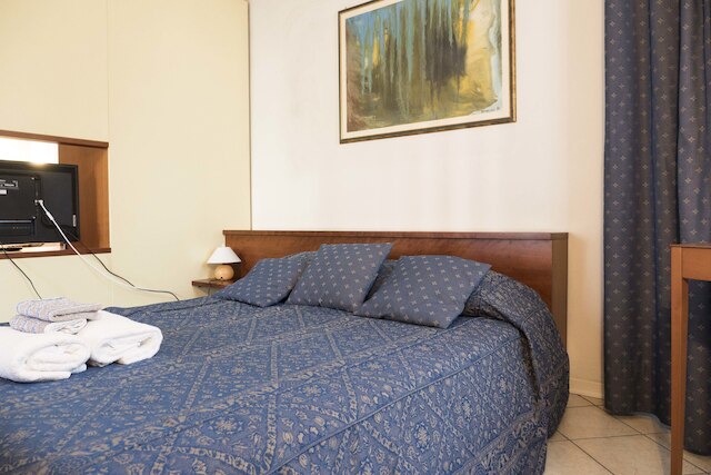 ニュー、スペーシャス、ブライト、エレガント ロフト アパートメント、バルコニーあり。オポジット ザ ホスピタル エス オルソラ