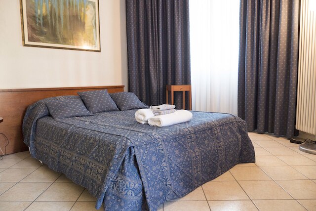 ニュー、スペーシャス、ブライト、エレガント ロフト アパートメント、バルコニーあり。オポジット ザ ホスピタル エス オルソラ