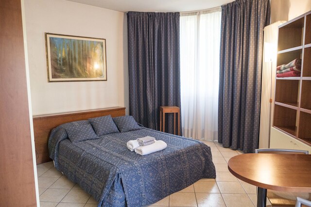 ニュー、スペーシャス、ブライト、エレガント ロフト アパートメント、バルコニーあり。オポジット ザ ホスピタル エス オルソラ