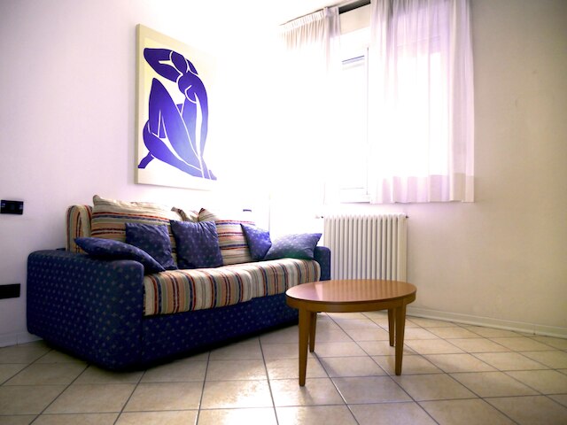 ニュー、スペーシャス、ブライト、エレガント ロフト アパートメント、バルコニーあり。オポジット ザ ホスピタル エス オルソラ