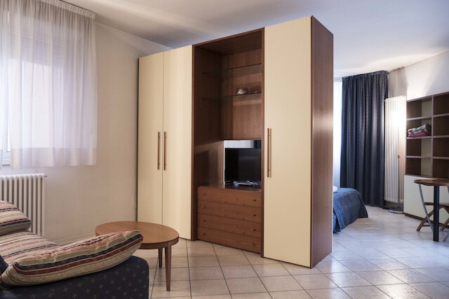 ニュー、スペーシャス、ブライト、エレガント ロフト アパートメント、バルコニーあり。オポジット ザ ホスピタル エス オルソラ