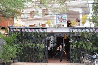 アンコール サングリス ホステル