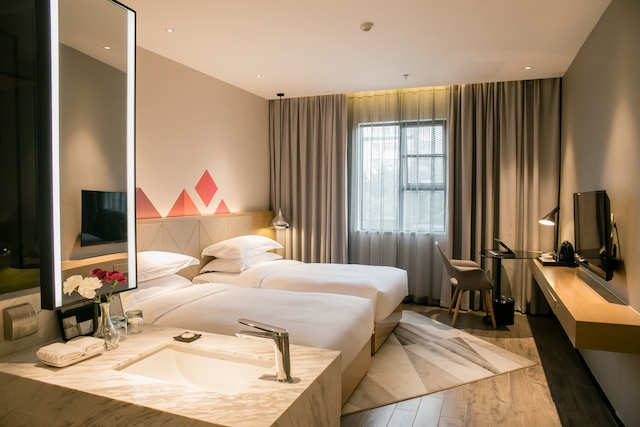 ボルマン ホテル カントン タワー カーツゥン メトロ ステーション