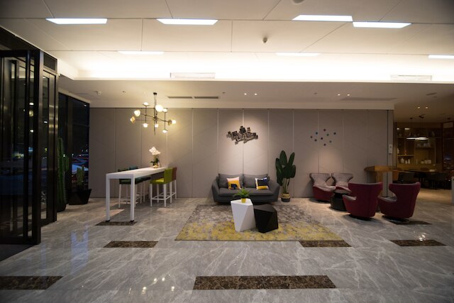 ボルマン ホテル カントン タワー カーツゥン メトロ ステーション