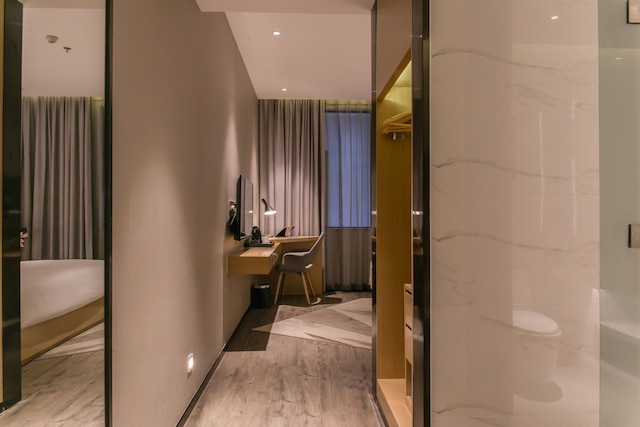 ボルマン ホテル カントン タワー カーツゥン メトロ ステーション