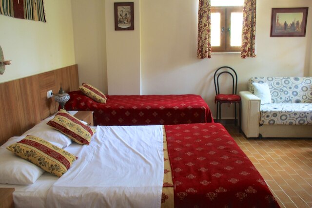 ヤカモス ホテル