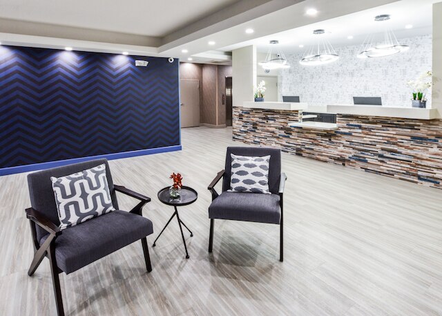 ハリウッド イン スイーツ ホテル