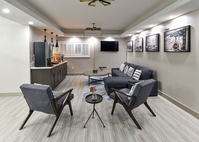 ハリウッド イン スイーツ ホテル