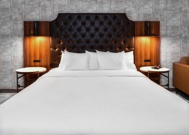 ハリウッド イン スイーツ ホテル