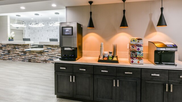 ハリウッド イン スイーツ ホテル