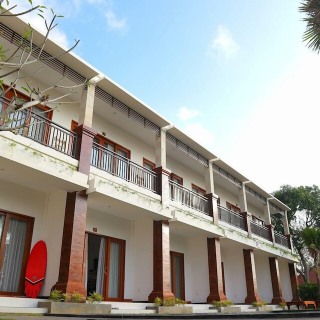 セノ ゲストハウス & カフェ