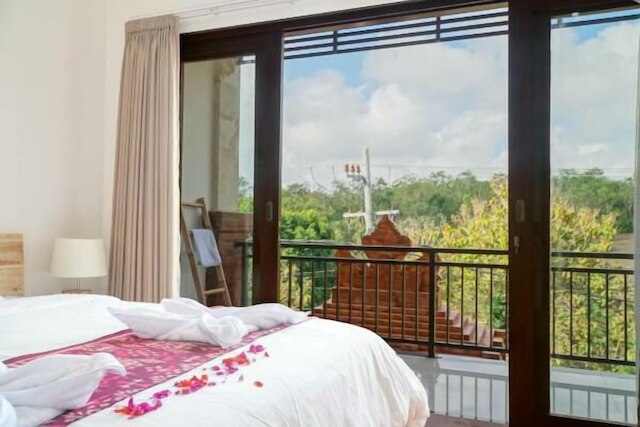 セノ ゲストハウス & カフェ