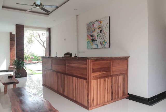 セノ ゲストハウス & カフェ