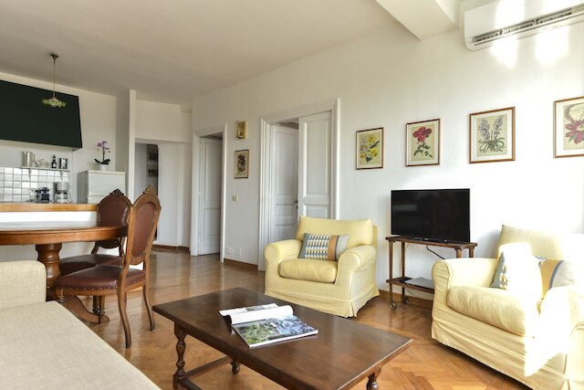 眼下にローマの景色が広がるアパートメント