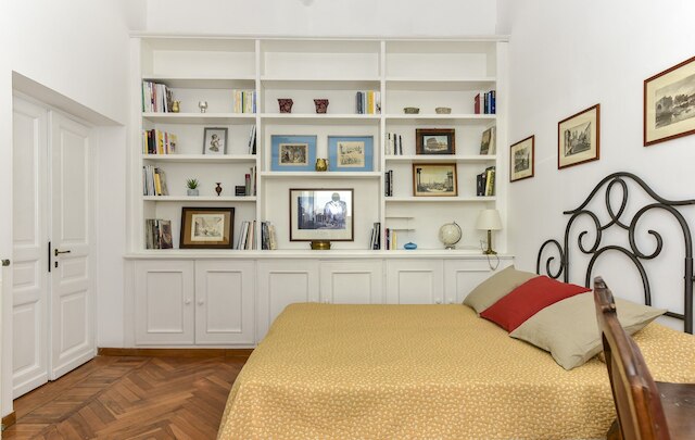 眼下にローマの景色が広がるアパートメント