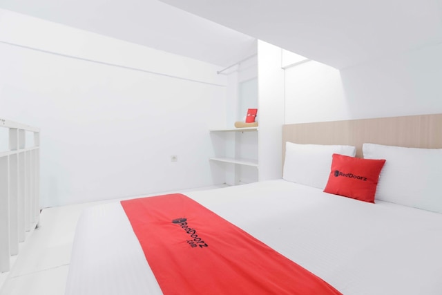 レッドドアーズ ニア ハヤム ウルク