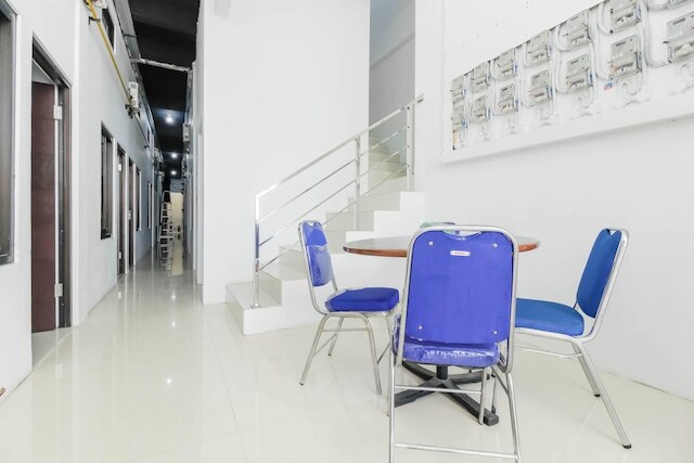 レッドドアーズ ニア ハヤム ウルク