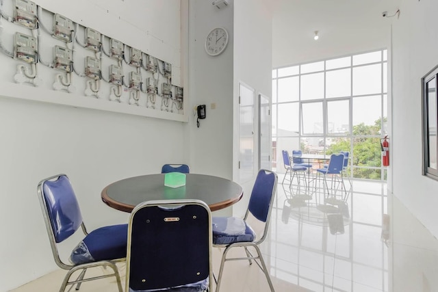 レッドドアーズ ニア ハヤム ウルク