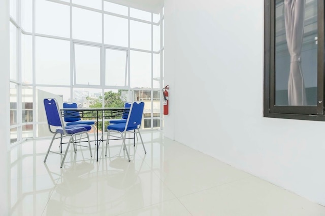 レッドドアーズ ニア ハヤム ウルク