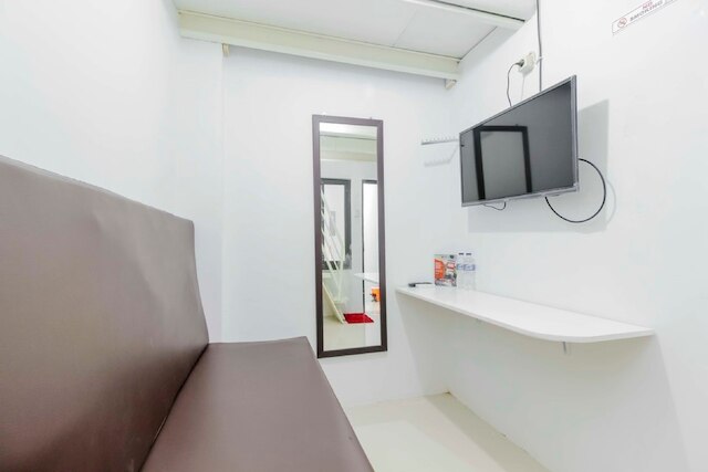 レッドドアーズ ニア ハヤム ウルク