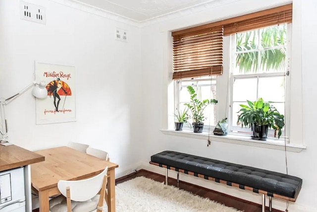 シック クワイエット アパートメント クロース トゥ エブリーシング H404