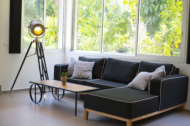 ヴィラ イン TLV、広い庭とプールあり