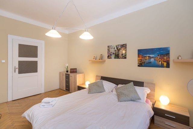 キャッスル ビュー スペーシャス アパートメント