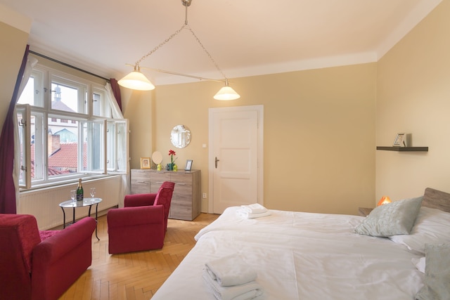 キャッスル ビュー スペーシャス アパートメント